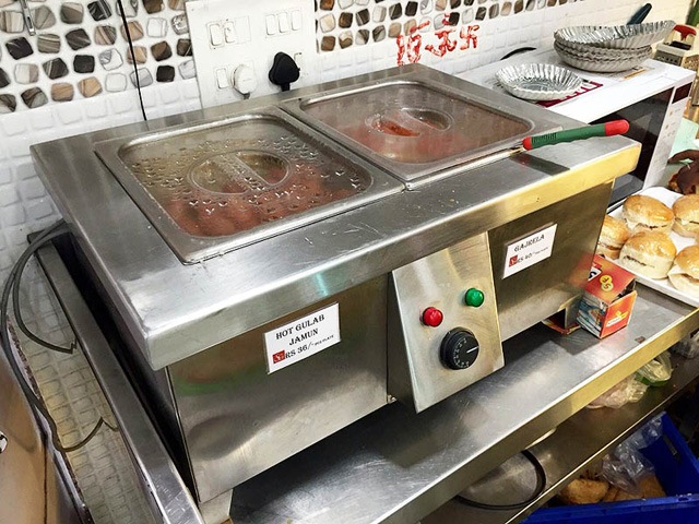 Table Top Bain Marie at Work