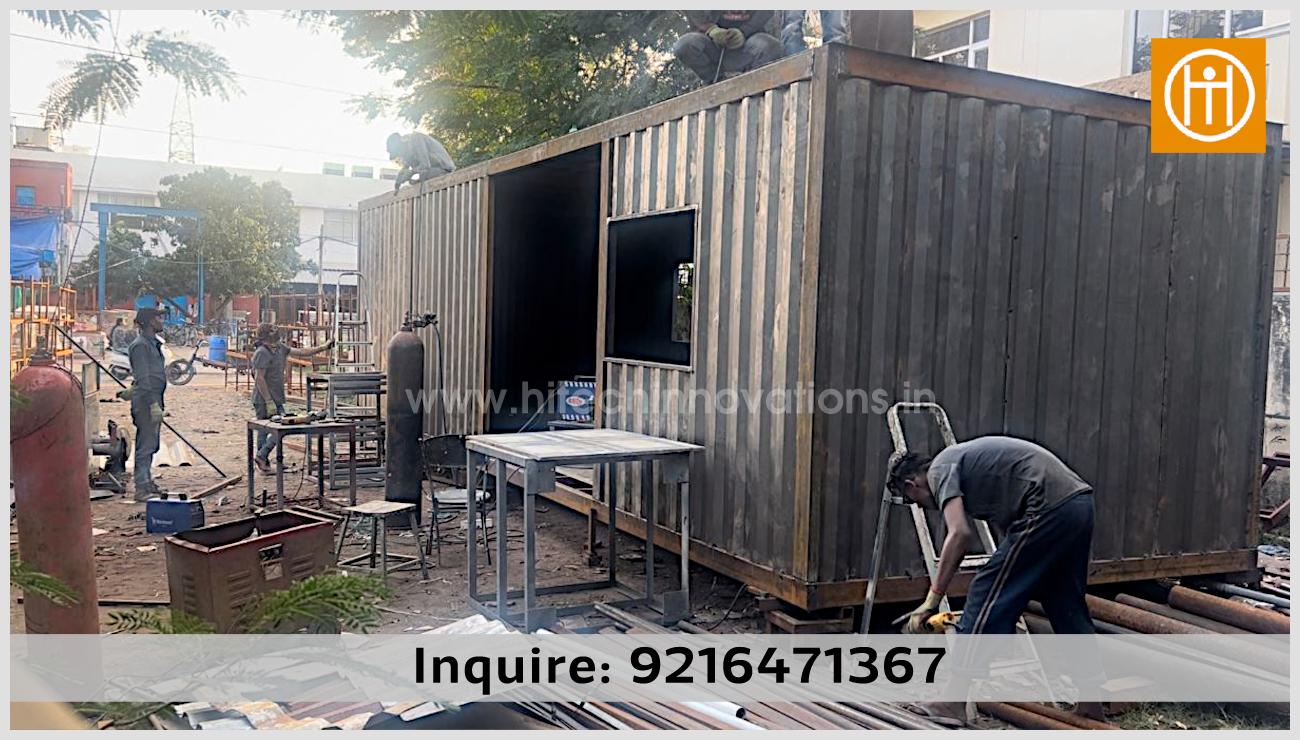 Technical welding and window frame fitting for a durable, weather-resistant container restaurant or honeymoon suite.